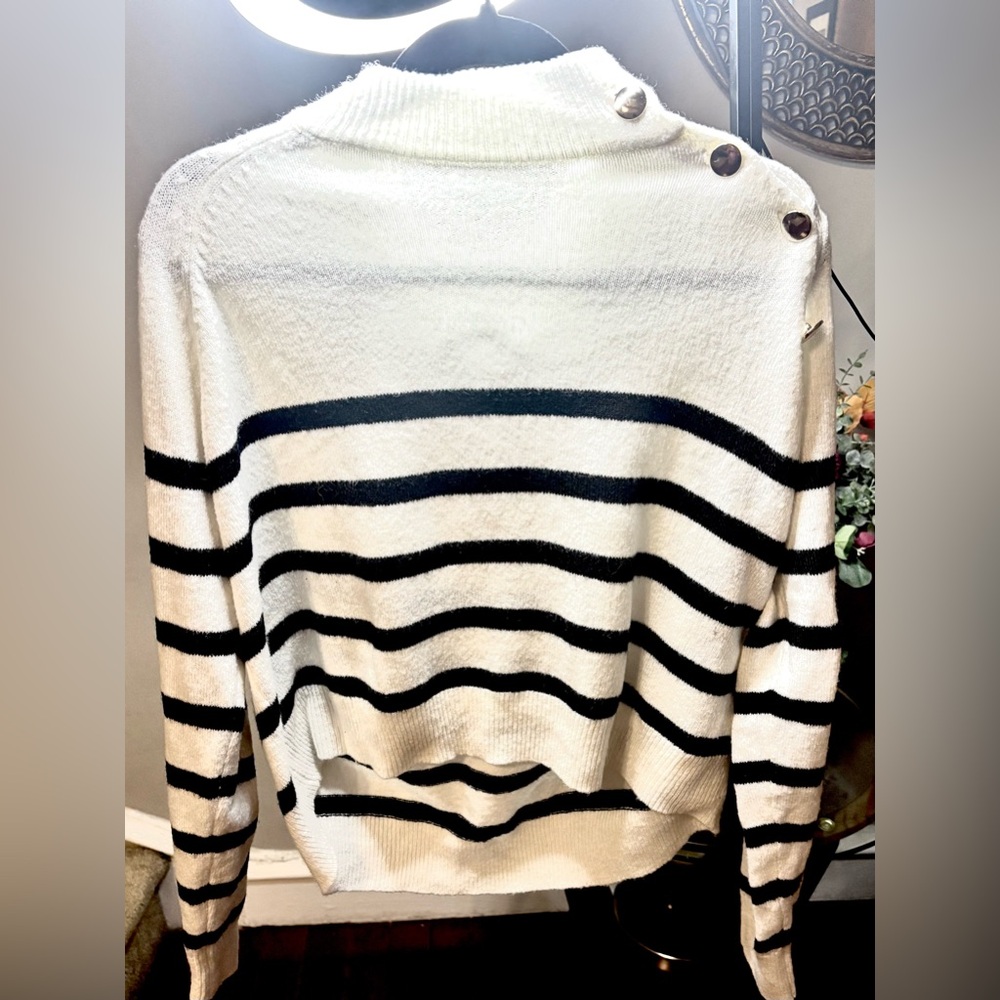 NY&Co Black & White Striped Cropped Sweater – Gold Shoulder Buttons – Size M